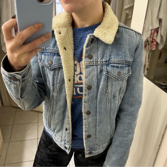 Levi’s Sherpa Lined Denim Jacket - Picture 1 of 3
